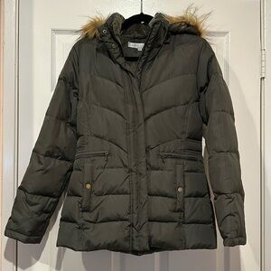 Larry Levine olive down jacket // size small